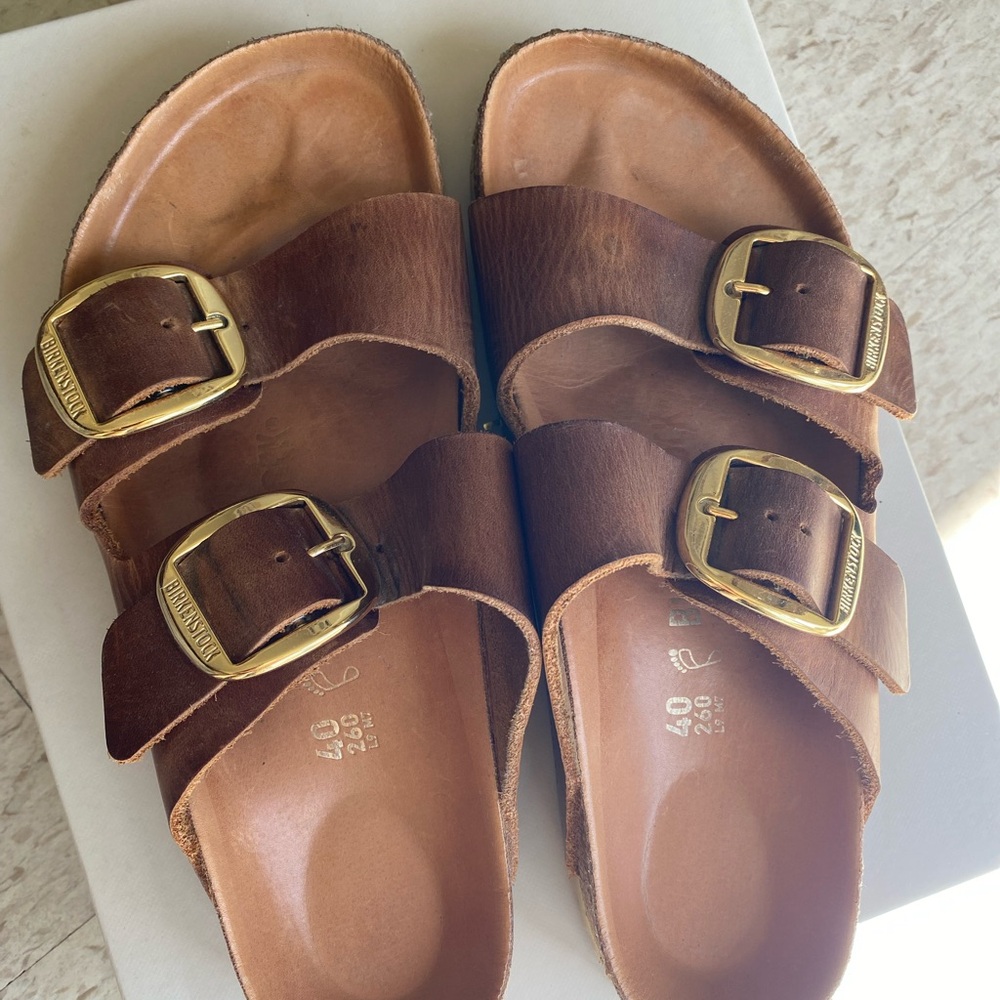 Birkenstock Women’s Arizona big buckle, brown leather/gold slides